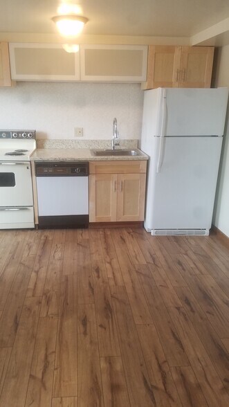 Building Photo - 745 S Millvale Ave