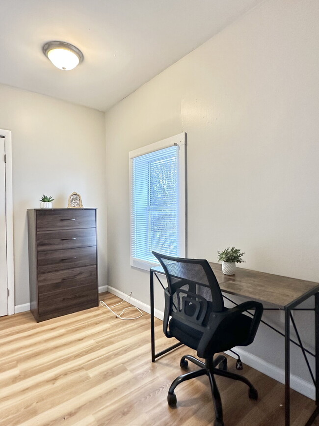 Building Photo - 22 Crockett Ave