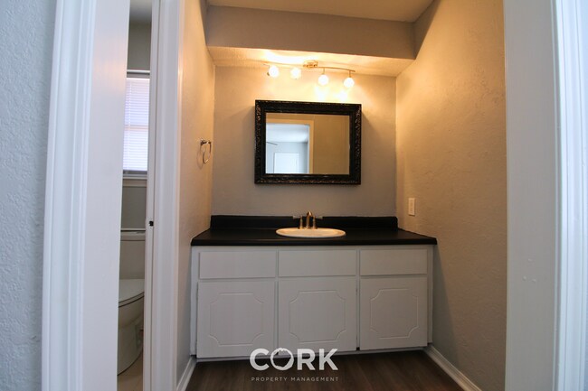 Building Photo - 708 Teal Pl