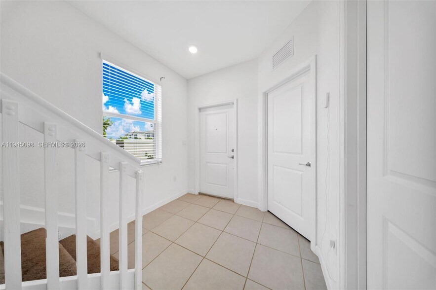 Building Photo - 2699 SE 19th St