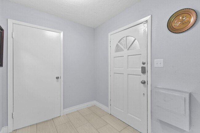 Building Photo - 3123 Deal St