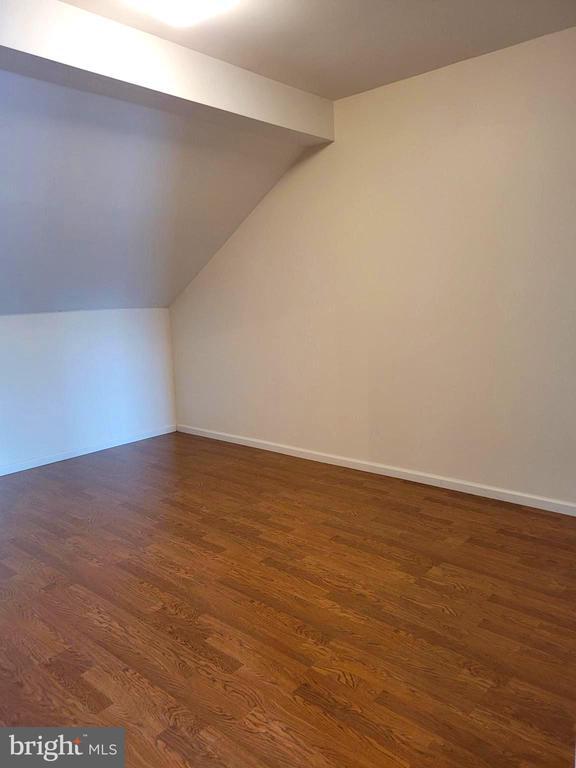 Building Photo - 127 Hickory Ln