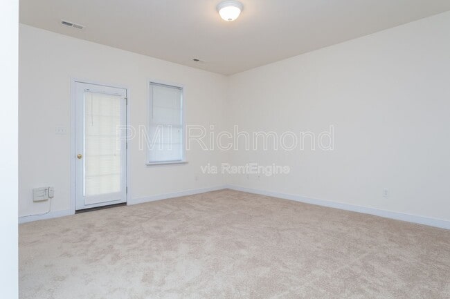 Building Photo - 6909 Stratford Townes Way