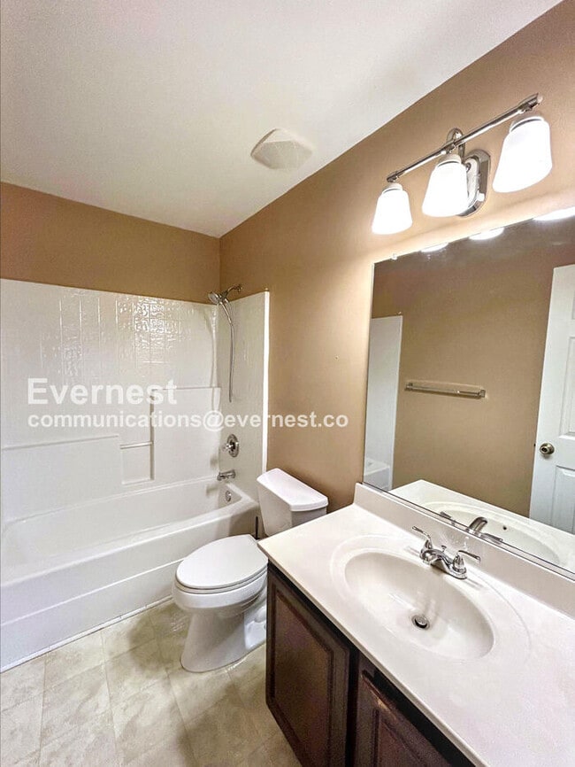 Building Photo - 1804 Westgate Cir