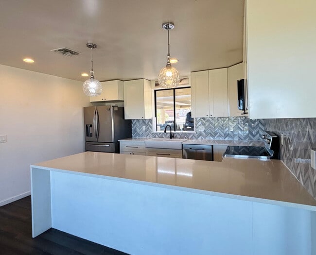 Building Photo - 1750 W Pearce Rd