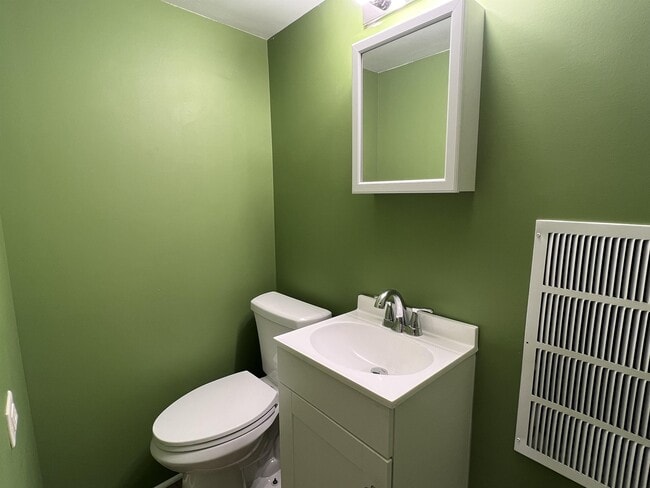 Building Photo - 1135 Sunset Dr