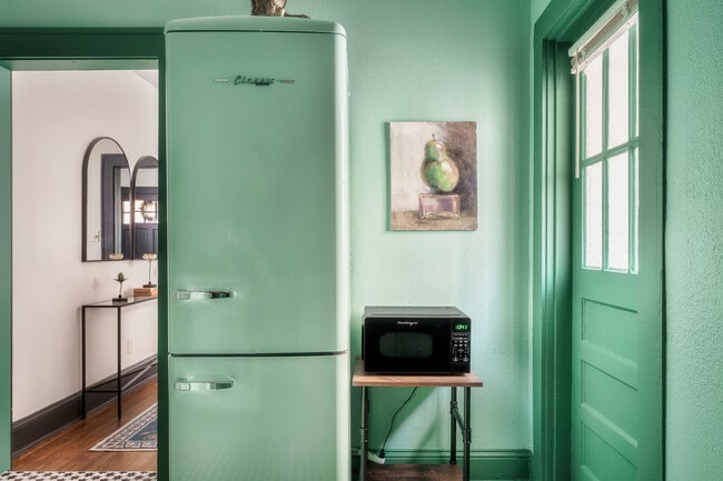 Building Photo - 713 Grandin Rd