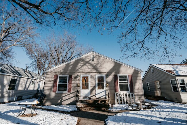 Primary Photo - 211 12th Ave N