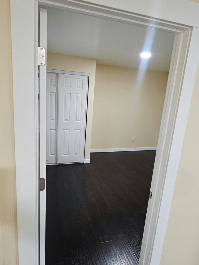 Building Photo - 1004 SW 116th St