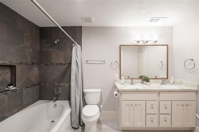 Building Photo - 1407 Lakecliff Dr
