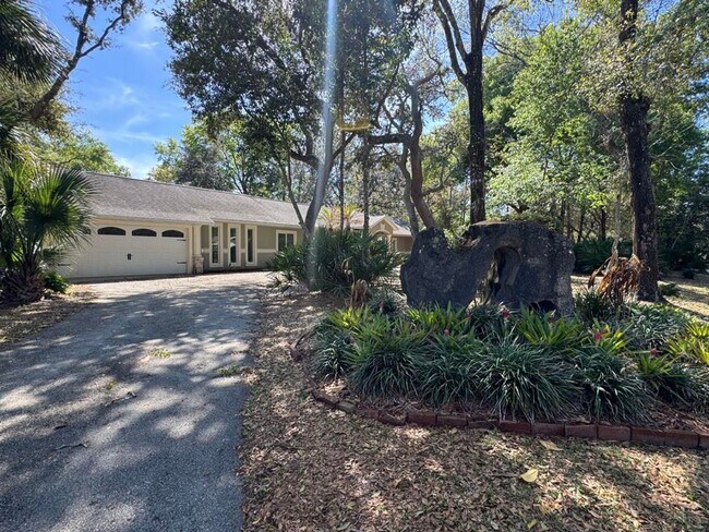 Building Photo - Gorgeous 5 Bedroom Pool Home in Ormond