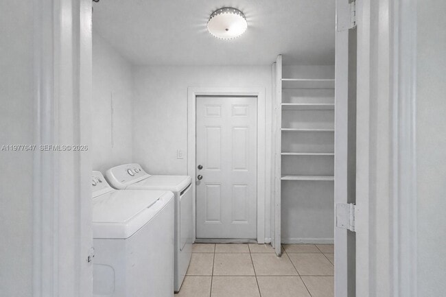 Building Photo - 7400 NW 76th Ct