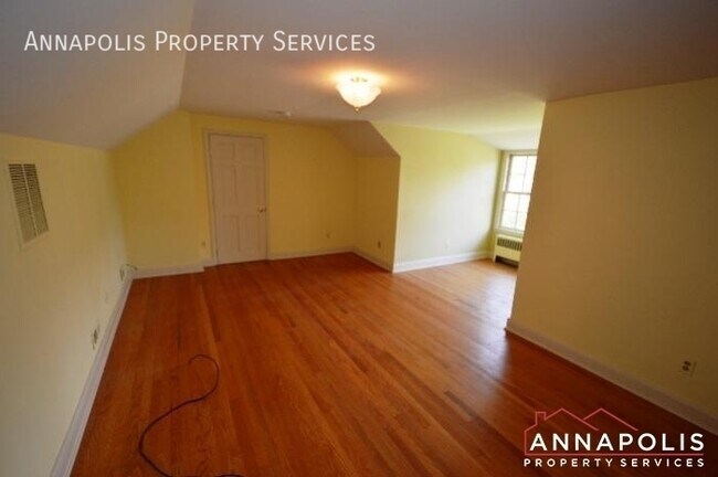 Building Photo - 208 Avondale Cir