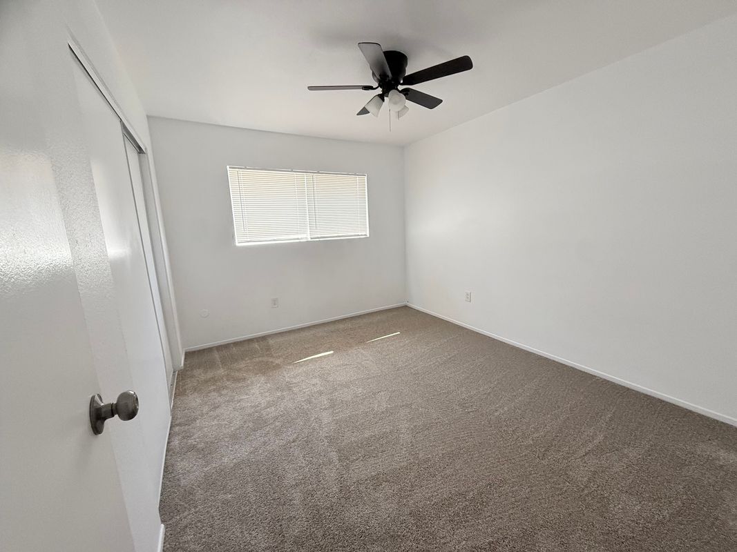 Building Photo - 302 E Blueridge Ave