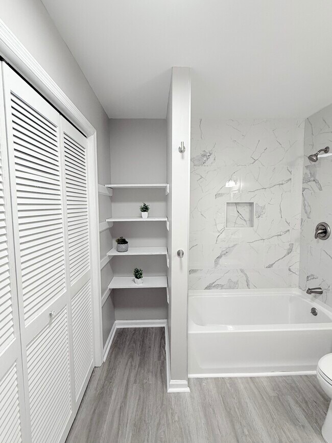 Building Photo - 620 Scott St