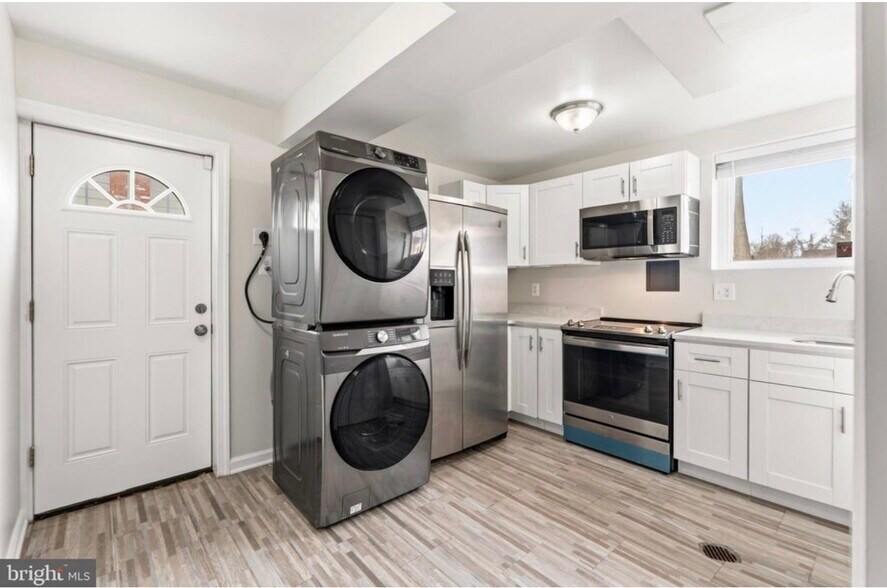 Building Photo - 14407 Oakvale St