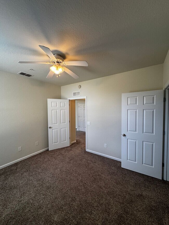 Building Photo - 4401 SW 52nd Cir