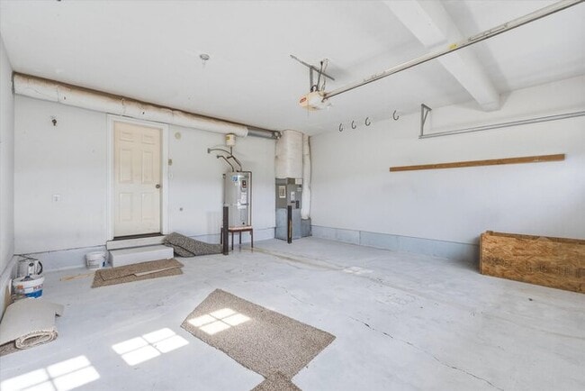 Building Photo - THREE BEDROOM PLUS BONUS OR FOURTH BEDROOM