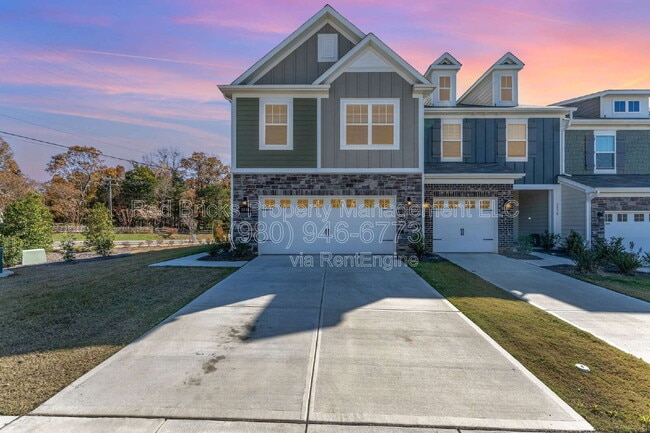 Building Photo - 2034 Highland Park Dr