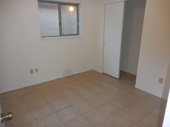 Building Photo - 3110 Isla Marino St