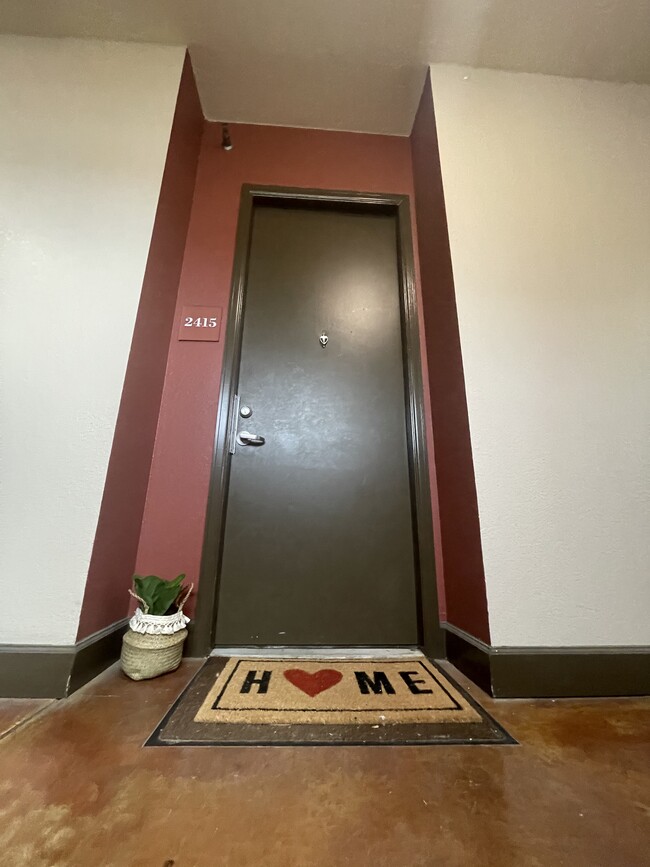 Front door - 3300 Cummins St