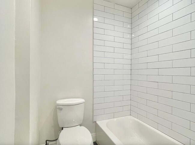 Building Photo - 3 Bed 1 & 1/2 Bath Home in a great Highland Park Location is Now Available!