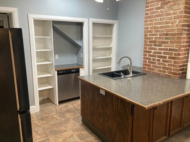 Building Photo - 3327 Wyandotte St