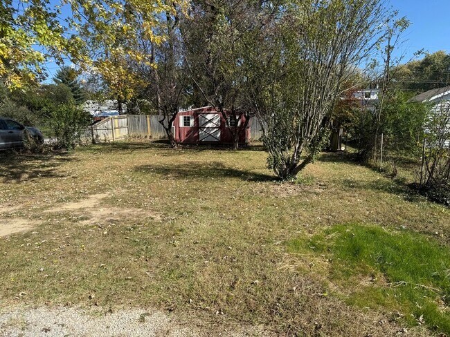 Building Photo - 222 Ross St