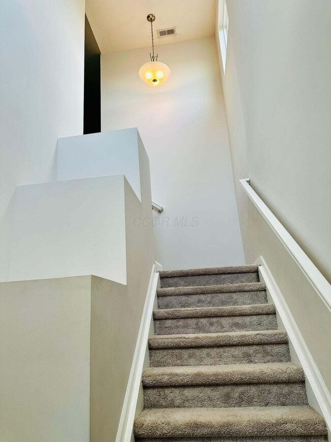 Building Photo - 3225 Rossmore Cir