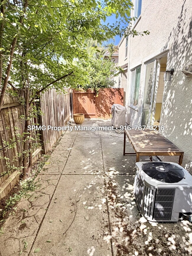 Building Photo - Beautifully Maintained 3 Bed / 2.5 Bath Home in South Natomas — New Appliances & Community Amenit...