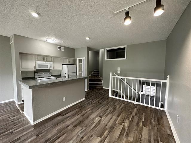 Building Photo - 9823 Summerwood Cir