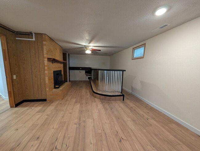 Building Photo - Huge Orchards House - Beautiful Updates