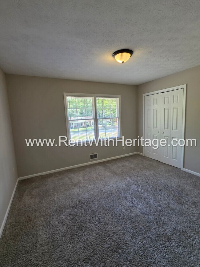 Building Photo - 7016 Skyline Dr