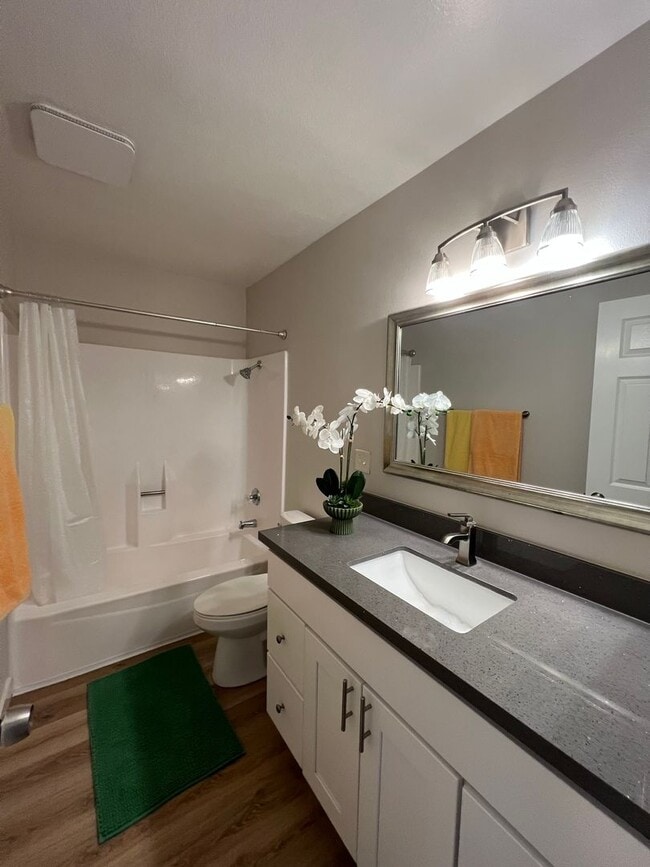 Building Photo - Irvine 2 bedroom with Upgrades