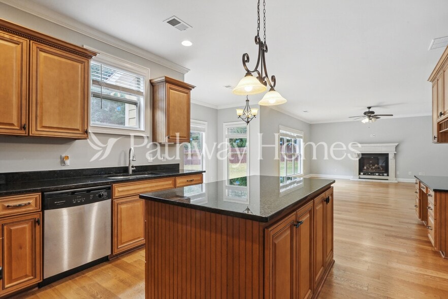 Building Photo - 535 Dickson Springs Rd