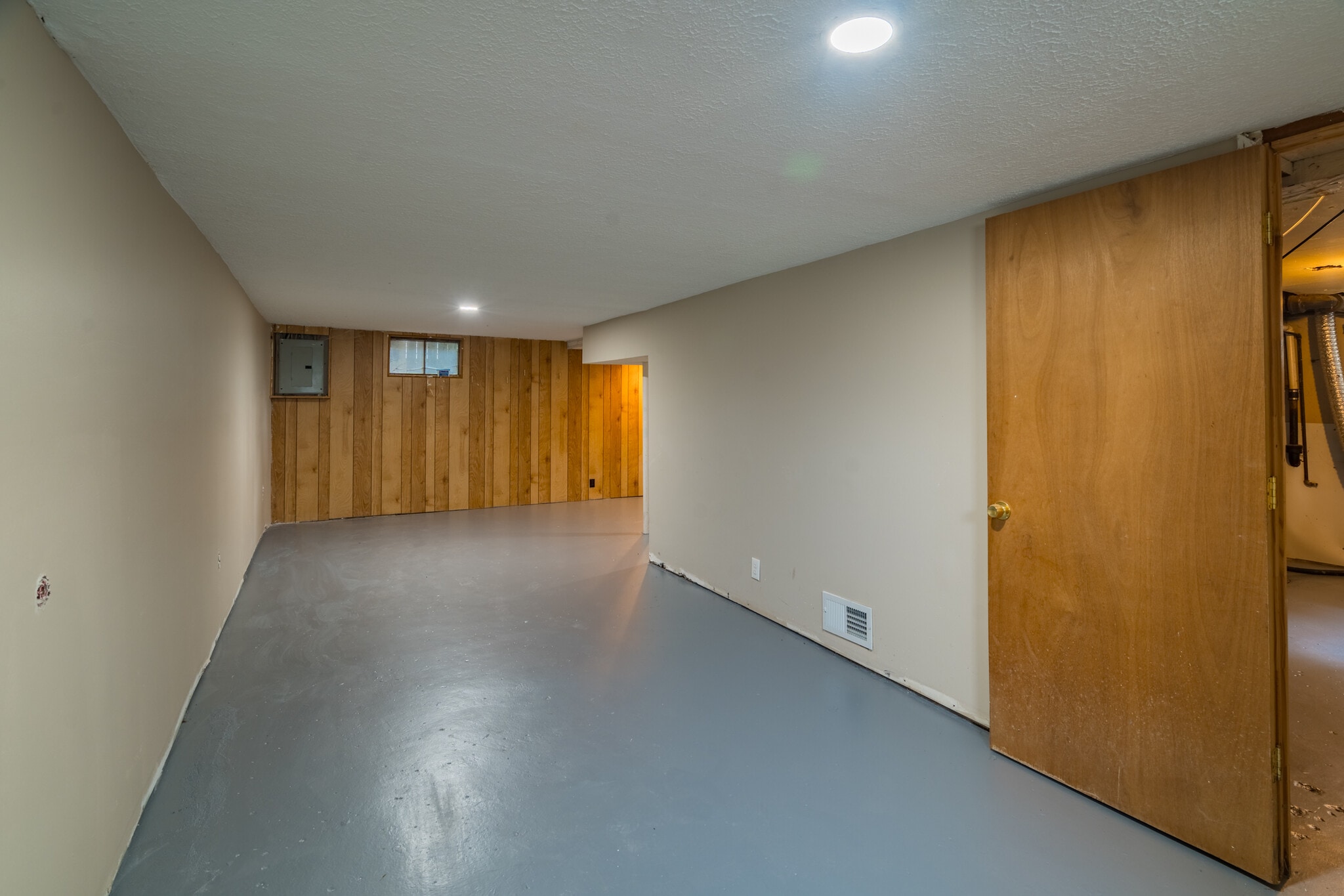 Building Photo - 4015 Valley View Dr