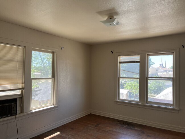 Building Photo - 2-Bedroom unit in Prime Oklahoma City Loca...