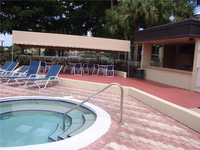 Building Photo - 2035 SW 15th St