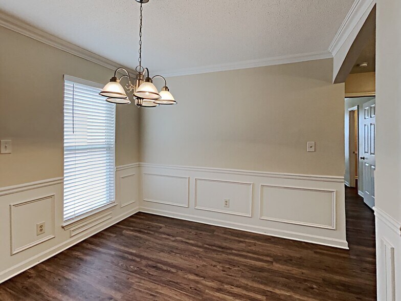 Building Photo - 403 Tina Hely Ct