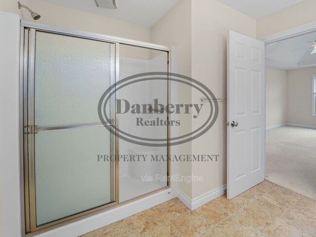 Building Photo - 14866 Lake Winds Dr