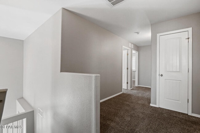 Building Photo - 297 Denim St