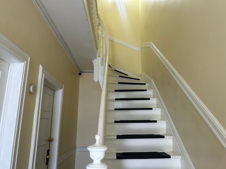 Building Photo - 536 44th St