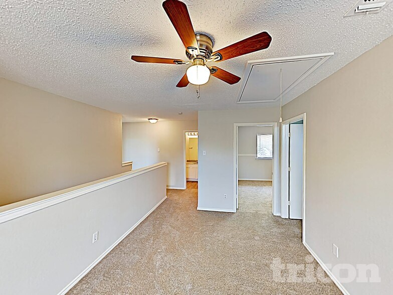 Building Photo - 1105 Parker Ct