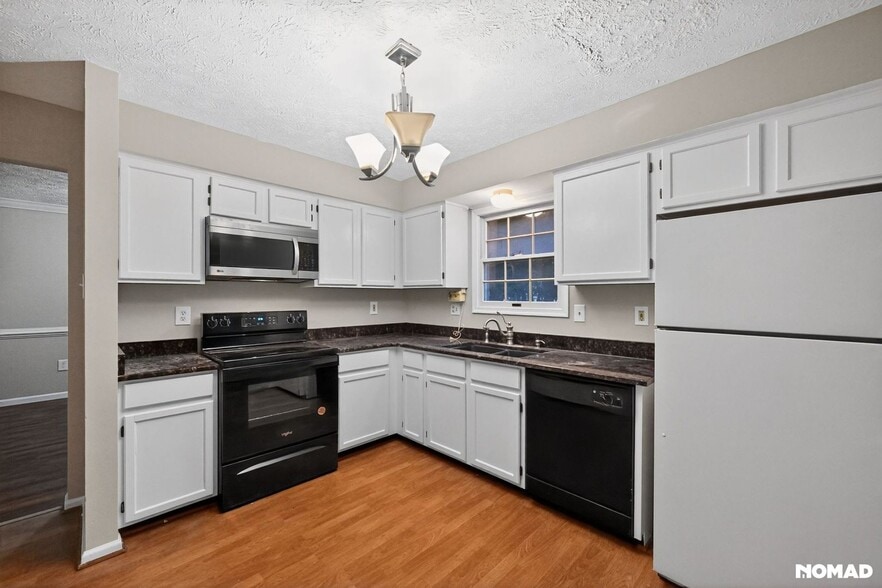 Building Photo - 8204 Coneflower Way