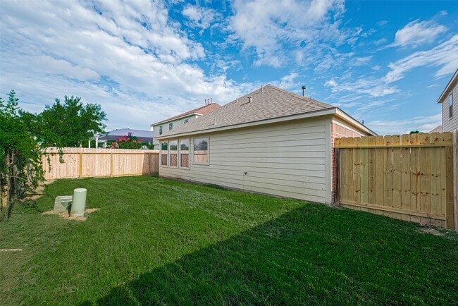 Building Photo - 12230 Hawthorne Hill Cir