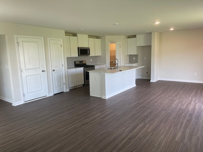 Kitchen - 107 Broadtree Cir