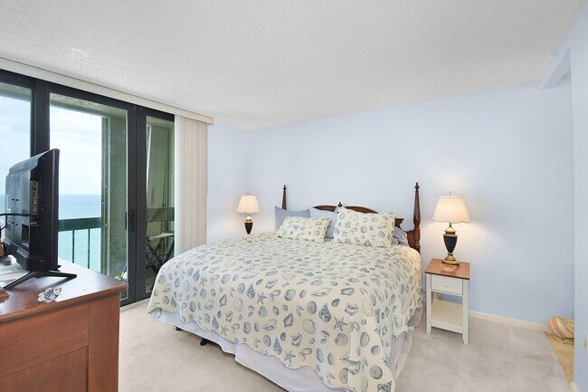 Building Photo - 9940 S Ocean Dr