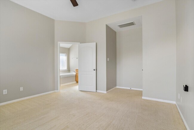 Building Photo - 402 Abbey Ln