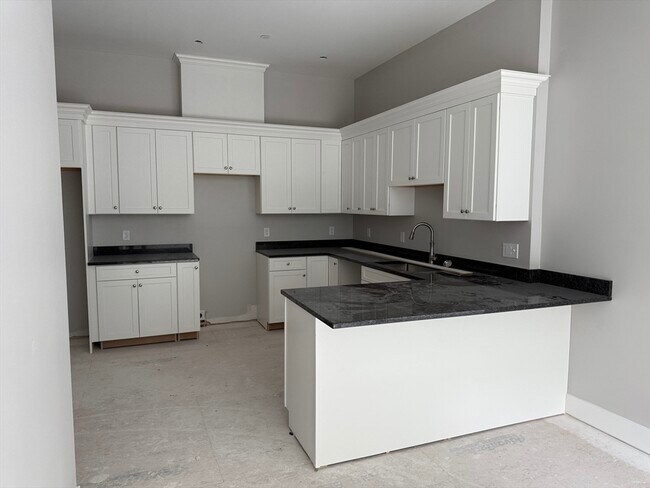 Building Photo - 251 Sladen St