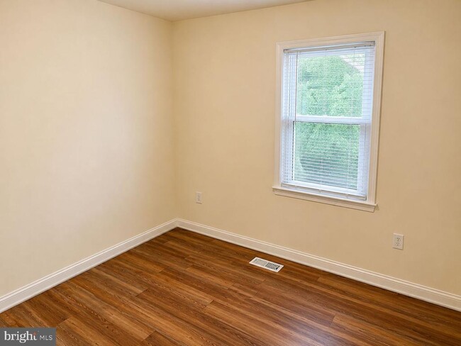Building Photo - 5530 Kendrick Ln